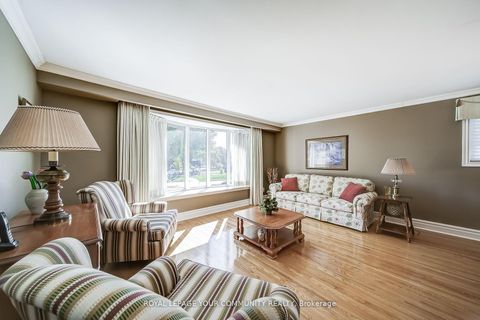 Photo 7 at 36 Devins Drive, Aurora Heights, Aurora
