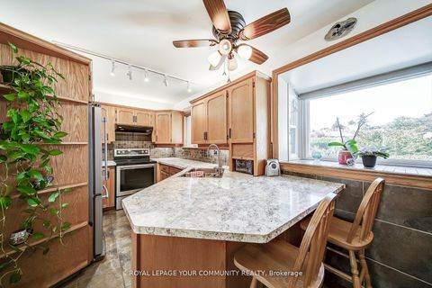 Photo 13 at 36 Devins Drive, Aurora Heights, Aurora