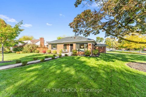 Photo 31 at 38 Lamont Avenue, Pelmo Park W4, Toronto