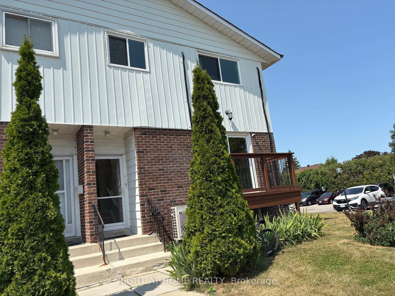 3 - 2 White Abbey Park, Maryvale, Toronto  by Loree Meneguzzi Real Estate 3 - 2 White Abbey Park, Maryvale, Toronto