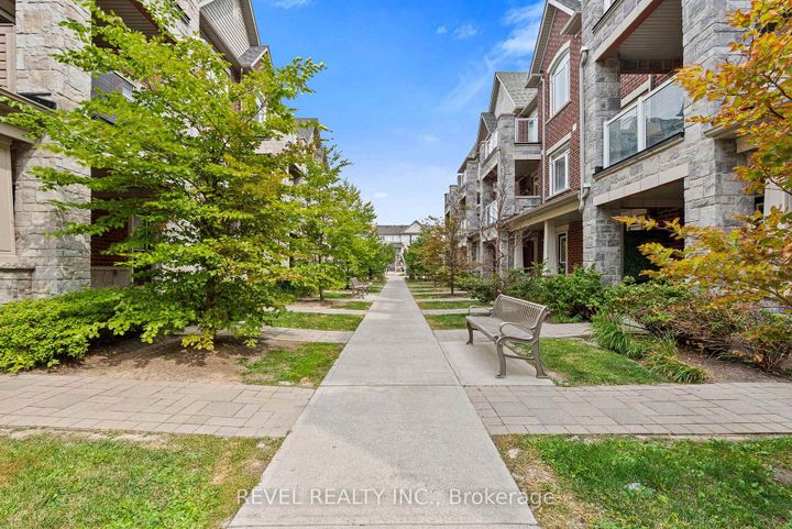 Photo 2 at 2621 Garrison Crossing, Duffin Heights, Pickering