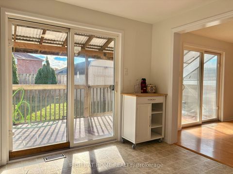 Photo 5 at 33 Raymond Crescent, Painswick South, Barrie