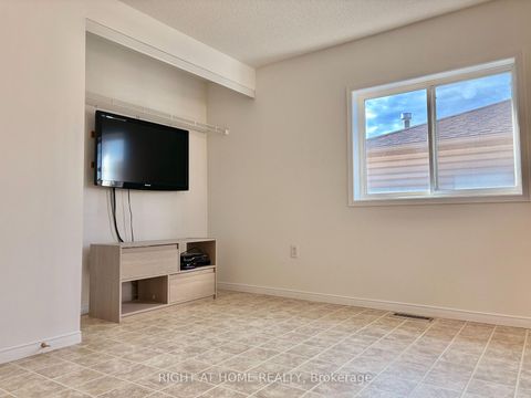 Photo 11 at 33 Raymond Crescent, Painswick South, Barrie