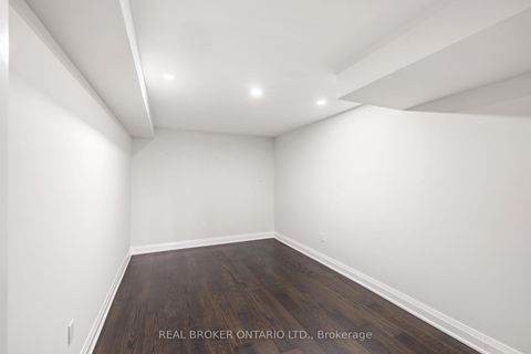 Photo 32 at 41 Pelee Avenue, Kleinburg, Vaughan