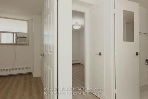 Photo 5 at 1202 - 390 Dixon Road S, The Westway, Toronto