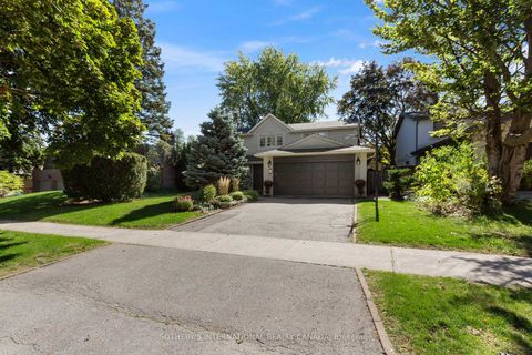 Photo 2 at 27 Bamboo Grove N, Don Mills, Toronto