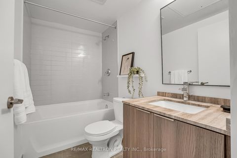 Photo 3 at 4704 - 11 Wellesley Street W, Bay Street Corridor, Toronto