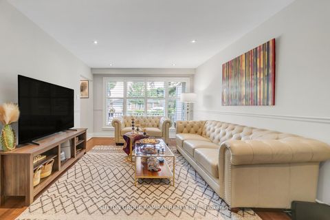 Photo 8 at 10 Kitimat Crescent, Aurora Heights, Aurora