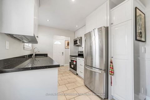 Photo 13 at 10 Kitimat Crescent, Aurora Heights, Aurora