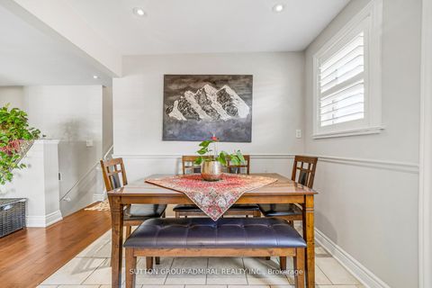 Photo 14 at 10 Kitimat Crescent, Aurora Heights, Aurora