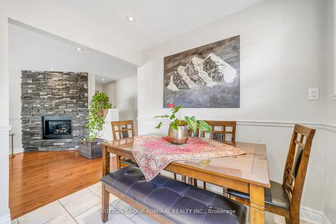 Photo 15 at 10 Kitimat Crescent, Aurora Heights, Aurora