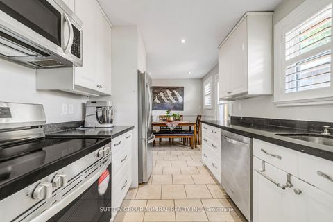 Photo 16 at 10 Kitimat Crescent, Aurora Heights, Aurora