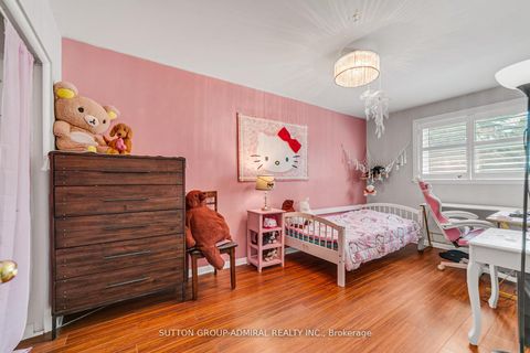 Photo 19 at 10 Kitimat Crescent, Aurora Heights, Aurora