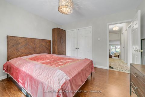 Photo 23 at 10 Kitimat Crescent, Aurora Heights, Aurora