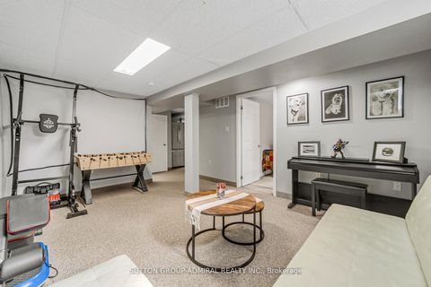 Photo 32 at 10 Kitimat Crescent, Aurora Heights, Aurora