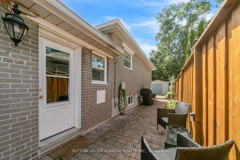 Photo 35 at 10 Kitimat Crescent, Aurora Heights, Aurora