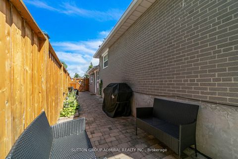 Photo 37 at 10 Kitimat Crescent, Aurora Heights, Aurora