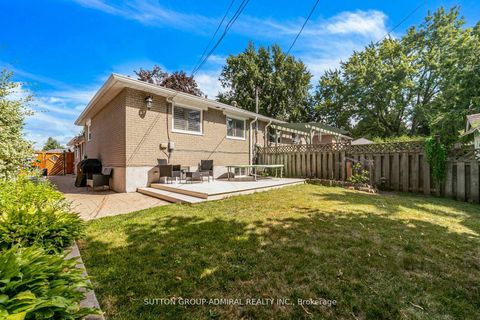 Photo 39 at 10 Kitimat Crescent, Aurora Heights, Aurora