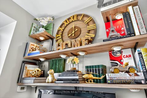 Photo 9 at 525 - 11611 YONGE Street, Jefferson, Richmond Hill