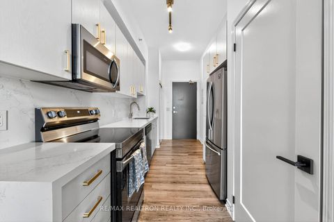 Photo 14 at 525 - 11611 YONGE Street, Jefferson, Richmond Hill