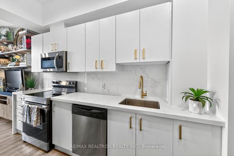 Photo 16 at 525 - 11611 YONGE Street, Jefferson, Richmond Hill