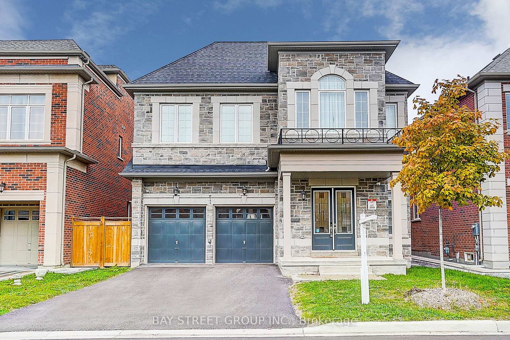 48 Red Giant Street W, Observatory, Richmond Hill photo number 2