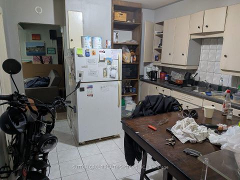 Photo 3 at 58 Newport Avenue, Oakridge, Toronto