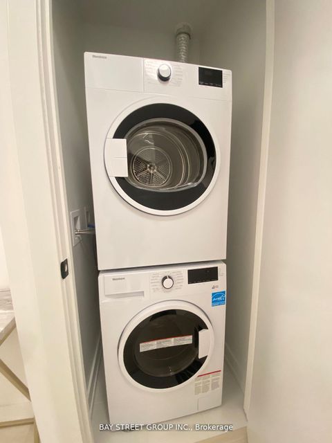 Photo 12 at 2513 - 127 Broadway Avenue, Mount Pleasant West, Toronto