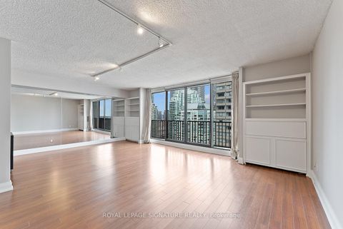 Photo 3 at 2436 - 33 Harbour Square, Waterfront Communities C1, Toronto