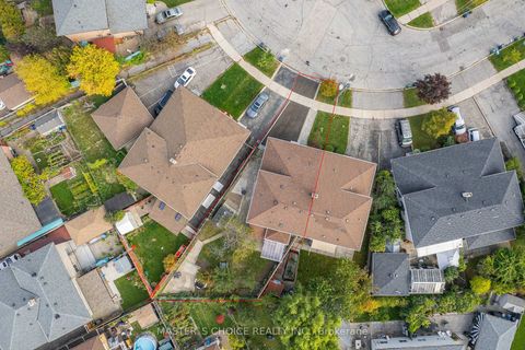 Photo 4 at 17 Slater Court, Jane Heights, Toronto