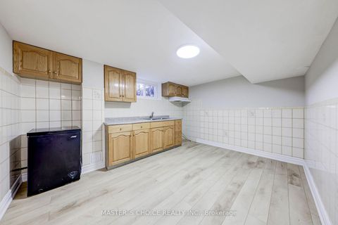 Photo 32 at 17 Slater Court, Jane Heights, Toronto