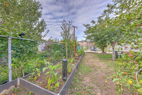 Photo 46 at 17 Slater Court, Jane Heights, Toronto