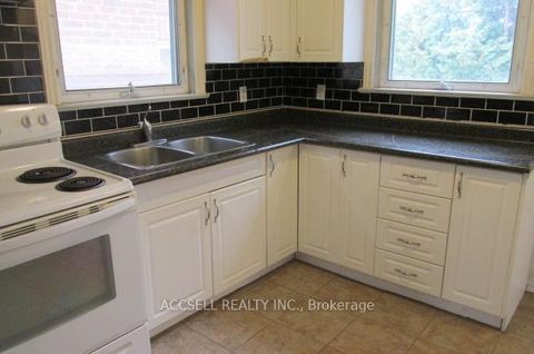 Photo 2 at 44 Cotton Avenue, Birchmount, Toronto