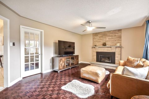 Photo 13 at 54 Cityview Circle, Holly, Barrie