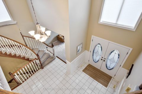 Photo 17 at 54 Cityview Circle, Holly, Barrie