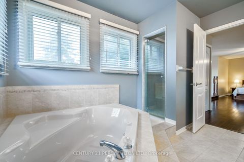 Photo 23 at 54 Cityview Circle, Holly, Barrie