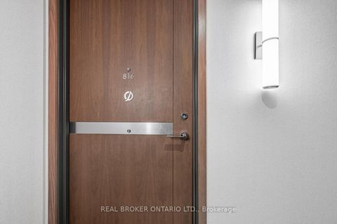 Photo 1 at 816 - 19 Bathurst Street, Waterfront Communities C1, Toronto