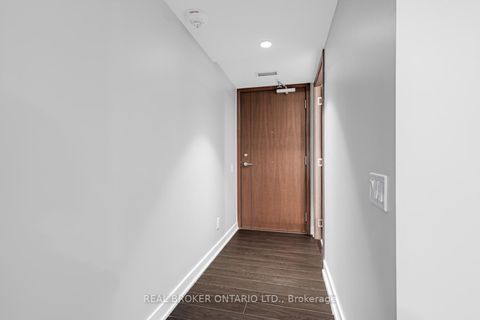 Photo 4 at 816 - 19 Bathurst Street, Waterfront Communities C1, Toronto