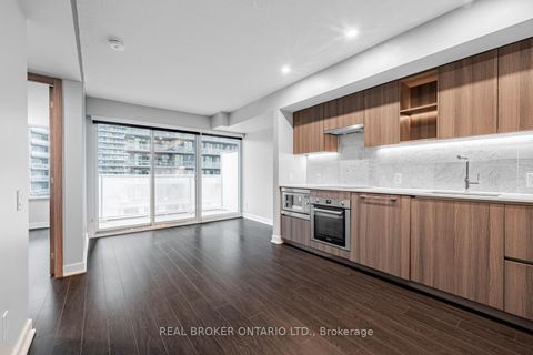 Photo 9 at 816 - 19 Bathurst Street, Waterfront Communities C1, Toronto