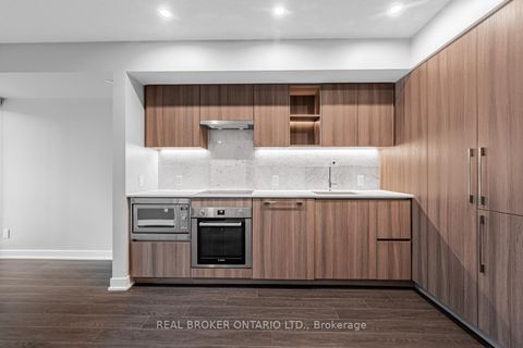 Photo 10 at 816 - 19 Bathurst Street, Waterfront Communities C1, Toronto