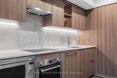 Photo 11 at 816 - 19 Bathurst Street, Waterfront Communities C1, Toronto