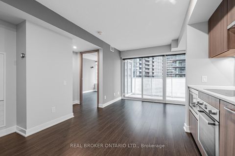 Photo 13 at 816 - 19 Bathurst Street, Waterfront Communities C1, Toronto