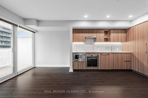 Photo 15 at 816 - 19 Bathurst Street, Waterfront Communities C1, Toronto