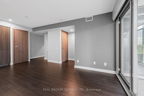 Photo 18 at 816 - 19 Bathurst Street, Waterfront Communities C1, Toronto