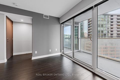 Photo 19 at 816 - 19 Bathurst Street, Waterfront Communities C1, Toronto