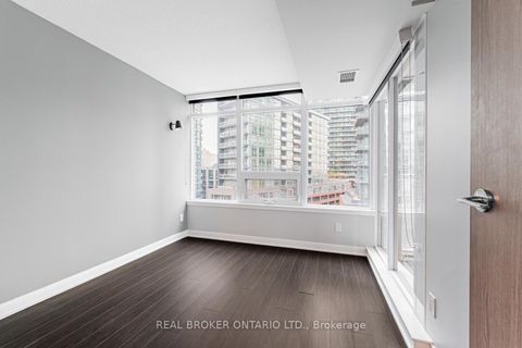 Photo 21 at 816 - 19 Bathurst Street, Waterfront Communities C1, Toronto