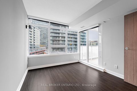 Photo 22 at 816 - 19 Bathurst Street, Waterfront Communities C1, Toronto