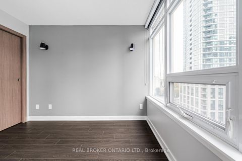 Photo 23 at 816 - 19 Bathurst Street, Waterfront Communities C1, Toronto