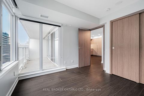 Photo 24 at 816 - 19 Bathurst Street, Waterfront Communities C1, Toronto