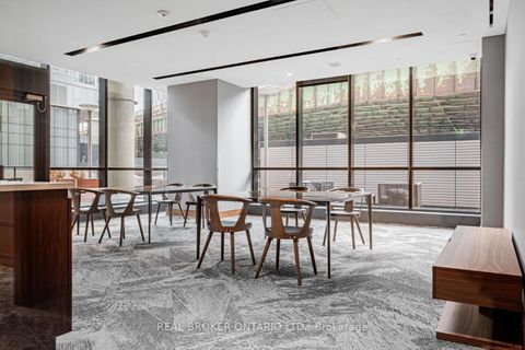 Photo 32 at 816 - 19 Bathurst Street, Waterfront Communities C1, Toronto